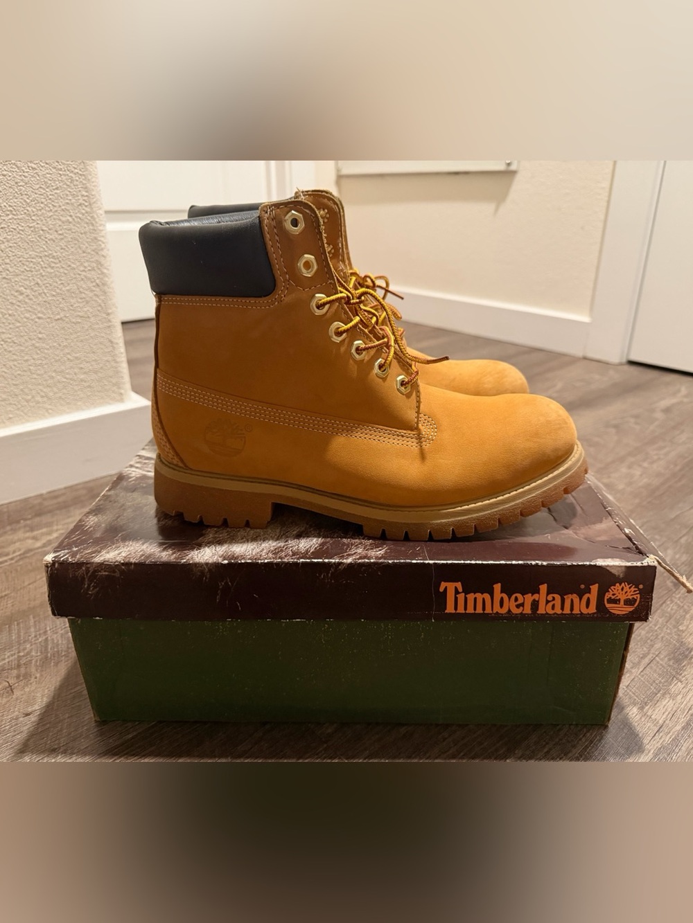 Timberlands Men’s 9//Women’s 10.5-11